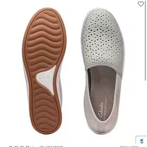 Clark’s Emily breeze slip ons Taupe faux lazer leather foam size 8